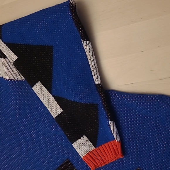 LIKE NEW VTG Pony Club Maximilist Black, Grey, Blue, Red Arrow Print Turtleneck - Picture 9 of 14